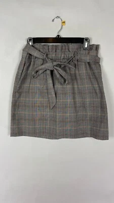 Minifalda Express para mujer con volantes dobladillo a cuadros con cinturón gris talla mediana. Foto 1 de 4