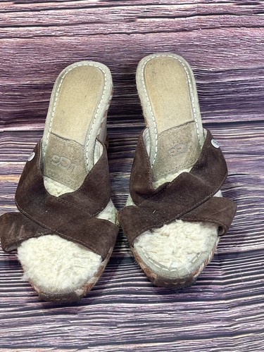 Sandali slip on espadrillas UGG Margot in pelle marrone con zeppa in shearling taglia 9