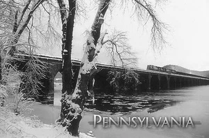 TRAIN ON ROCKVILLE BRIDGE,GREETINGS FROM PENNSYLVANIA,PA - Picture 1 of 1