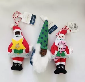 3 ornamenti natalizi in feltro Wondershop target, 1 nero, 1 Babbo Natale bianco, 1 gnomo, 2020 - Foto 1 di 7