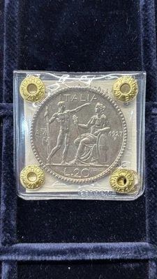 Vittorio Emanuele 3 : Regno D’Italia 20 Lire Littore 1927 FDC 64 Periziata - Immagine 1 di 2