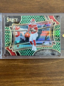 2023 Panini Select Field Level Patrick Mahomes II #346 Dragon Scale Prizm /70 - Foto 1 di 5