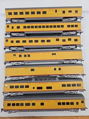 Set of 7 Con-Cor HO Milwaukee Road streamline passenger cars. - Image 1 of 4