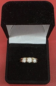 Womens Size 7 14k Yellow Gold and Diamond Wedding Set ~ 4.2g - Picture 1 of 5