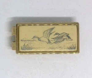Vintage Anson Money Clip Flying Ducks And Cattails Gold Tone Scrimshaw - Picture 1 of 2