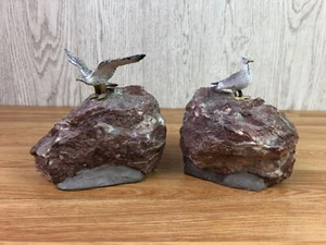 Pair of Seagull Figurines On Red & White Stones - Picture 1 of 9