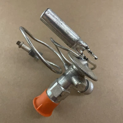 NOS 1972 - 1976 FORD Thunderbird 6TH Gen Gran Torino Ranchero AC EXPANSION VALVE - Image 1 of 4