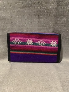 Handgefertigte Geldbörse mit buntem Aztekenmuster - Bild 1 von 2