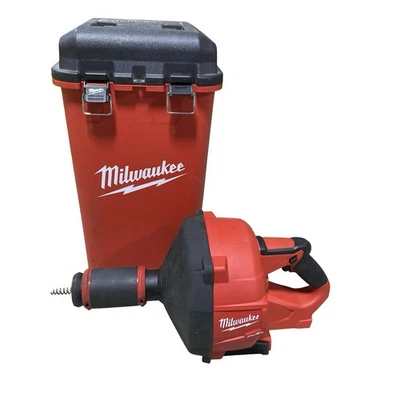 Serpiente de drenaje de combustible Milwaukee M18 con accionamiento por cable (2772-20) Y cubo Foto 1 de 4