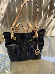 MICHAEL KORS black patent LOGO large TOTE PURSE leather trim Footed Handbag EUC - Picture 1 of 7