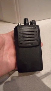 MOTOROLA VX-261-G7-5 UHF 450-512 MHz 16CH 5W Two Way Radio - Zdjęcie 1 z 6