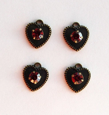 DE COLECCIÓN 4 CORAZONES DE LATÓN CON PEDRERÍA DE SWAROVSKI* 4 CUENTAS COLGANTES MUCHOS COLORES Foto 1 de 3