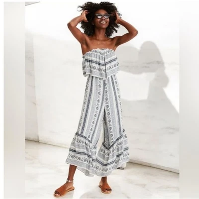 Mono para mujer American Eagle azul blanco estampado floral hombro descubierto Foto 1 de 4