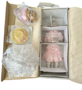 Hamilton Heritage Puppen EMILY 1990 NEU IOB mit Original Versender und Zubehör - Bild 1 von 14