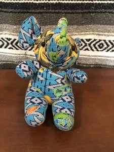 Felpa de elefante colorido diseño de retazos azules con collar de corazón de trébol - Imagen 1 de 6