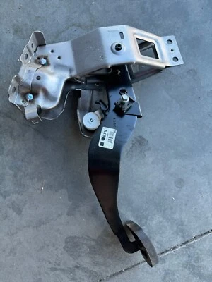 Freno de pedal 3,6 L para Chevrolet Camaro 92199239 2010-2015 Foto 1 de 2