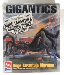AMT Ertl Gigantics Huge Tarantula Diorama Bug Model Kit #8391 1996 SEALED - Picture 1 of 6