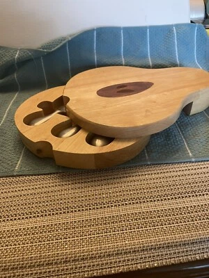 TABLERO DE QUESO Y CUCHILLO JUEGO DE TENEDORES CHARCUTERÍA EN FORMA DE PERA Tablero de madera 10” X 8” X 2” Foto 1 de 4