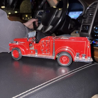RARE LDC - 1:24 GMC FIRETRUCK 1941 LUCKY DIE CAST 20068  - Image 1 of 4
