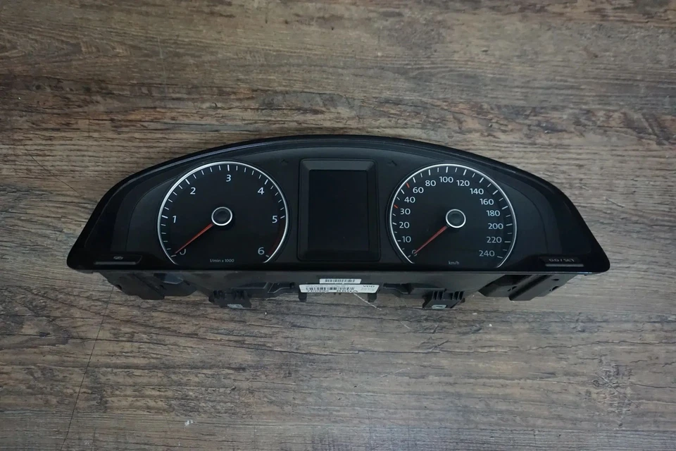 VW Transporter T5 LHD 2011 Diesel Tachimetro Kombiinstrument 7E0920860A 2.0TDI - Immagine 1 di 4