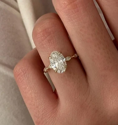 IGI Certified 2.20Ct VS1 Oval-Cut Lab Grown Diamond Wedding Ring 14k Yellow Gold - Image 1 of 4