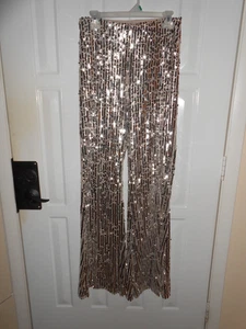 Pantalones acampanados Show Me Your Mumu plateados con lentejuelas talla grande - Imagen 1 de 3