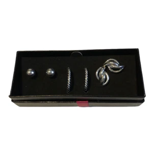 Juego de regalo de pendientes Avon 3 pares de tachuelas aros caja de regalo - Imagen 1 de 4