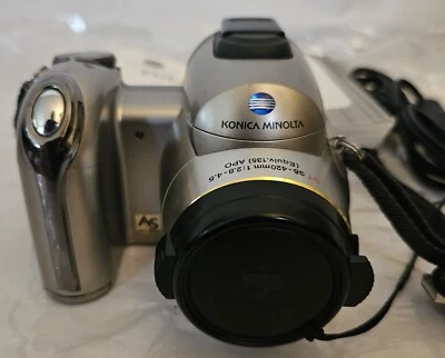 Konica Minolta Z6 Dimage Digital Camera 6.0 MP 35-420mm Anti-Shake - Image 1 of 4