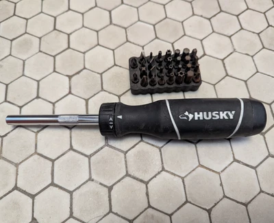 Husky Ratcheting  Magnetic Bit Holder Screwdriver with short bits - Image 1 of 3
