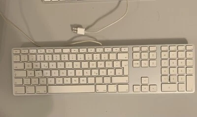 Apple Tastatur  USB QWERTZ mit Nummernfeld USB Anschluss - Bild 1 von 2