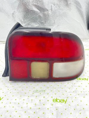 94 95 96 Conjunto de luces traseras FORD ASPIRE lado derecho del pasajero Foto 1 de 3