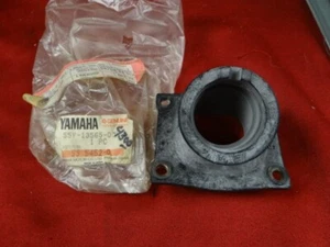 Colector de admisión, NOS 1985 Yamaha YZ125, 55Y-13565-00 - Imagen 1 de 4