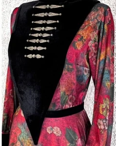 Silk Dress with velvet cuffs and removable collar - Picture 1 of 3