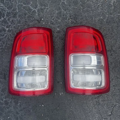 Luz trasera para camioneta Dodge Ram 2500/3500 2019-2024 Foto 1 de 4