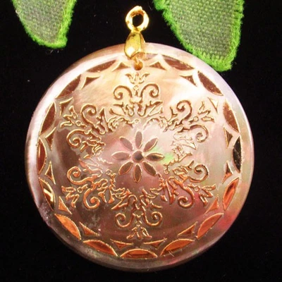 30x2mm Natural Gray Shell Flower Round Pendant Bead H92484 - Image 1 of 2