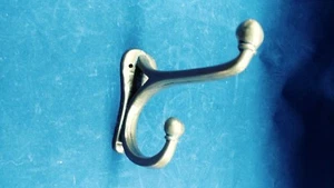 Kleider- oder Hutschaken aus massivem Messing - Bild 1 von 6