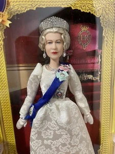 Barbie Signature Queen Elizabeth II Platinum Jubilee Doll 2022 *Damage box NRFB* - Picture 1 of 5