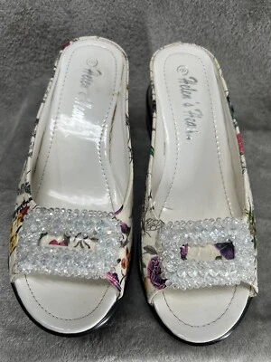 Zapatos de cuña Helen’s Heart para mujer 8 adornos plataforma 8127 cuentas blancas/plateadas Foto 1 de 4