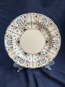 WEDGWOOD  "PAPYRUS” PATTERN BLUE & PLATINUM 8 1/8" SALAD PLATE  BONE CHINA w4080 - Picture 1 of 3