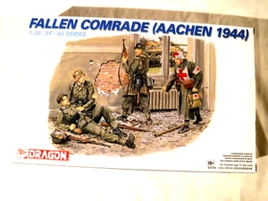 1/35 Dragon 4 German Soldiers Fallen Comrade Aachen 1944 # 6119 - Picture 1 of 2