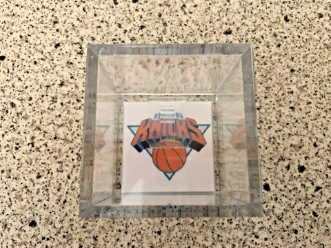 New York Knicks Custom NBA Finals Champions Basketball Ring Display Case w/Clip Cover