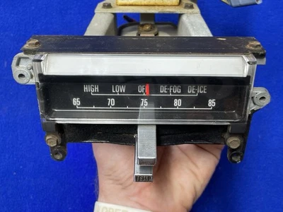 Ford Genuine NOS 1968 Thunderbird AC Fan Heat Control Switches C8SZ-19980-B - Imagem 1 de 4