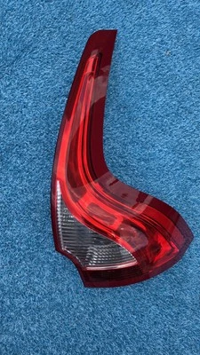 Conjunto de luz trasera derecha lado pasajero Volvo XC60 2010-2017 Foto 1 de 4