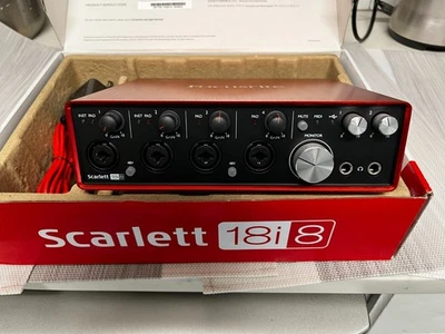 Focusrite Scarlett 18i8 (2da generación) interfaz de audio USB de 18 canales - rojo Foto 1 de 4