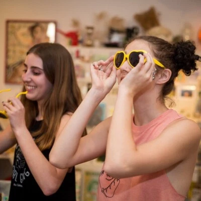 Polarized Heart Shaped Sunglasses for Women Lovely Retro Cute Girl Eyewear UV400 - Image 1 of 4