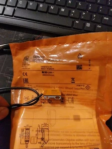 IFM O8H222 Diffuse reflection sensor with background suppression - Picture 1 of 5