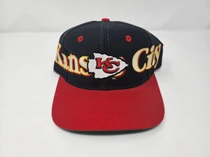 Cappello snapback Kansas City Chiefs vintage anni 90 logo 7 nero rosso scritto NFL berretto - Foto 1 di 12