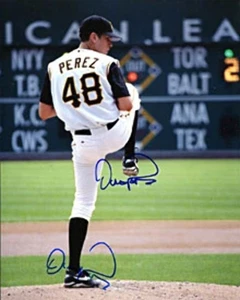 Oliver Perez Autographed / Signed Pitching 8x10 Photo - Picture 1 of 1