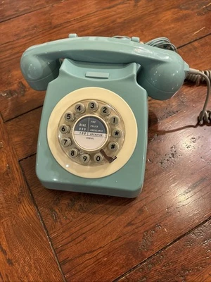 Wild and Wolf 746 Retro Phone Mint Green - Image 1 of 3