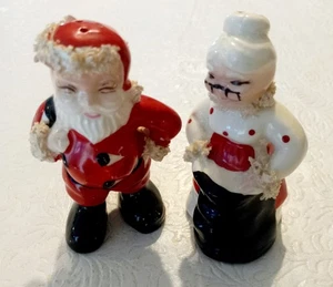 Santa and Mrs. Claus Salt and Pepper Shakers / spaghetti trim / Japan / 3 1/2" - Picture 1 of 5
